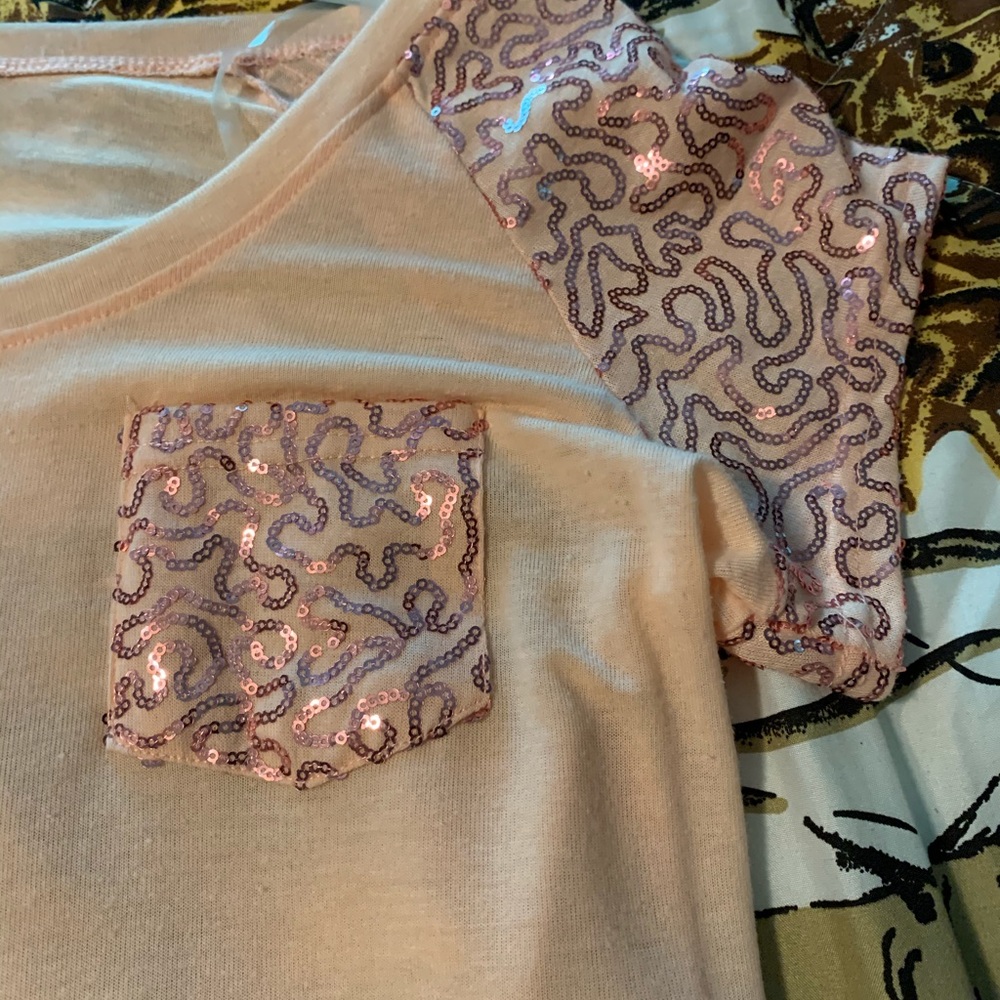 Cute top - Picture 3 of 4